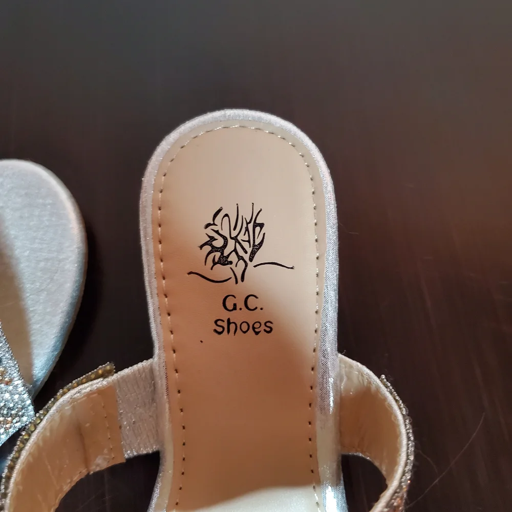GC Shoes Metallic Caviar Stud Slide Sandals Silver Gold Size 6.5